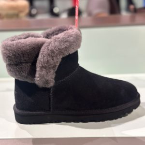 UGG Fluffy Boot - Black